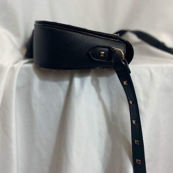 🎉🎈HOST PICK🎉🎈VICTORIA’s SECRET CROSSBODY STUDDED SADDLE BAG - Picture 11 of 16